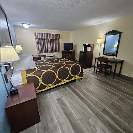 Hotel Super 8 By Wyndham Clinton Exterior foto