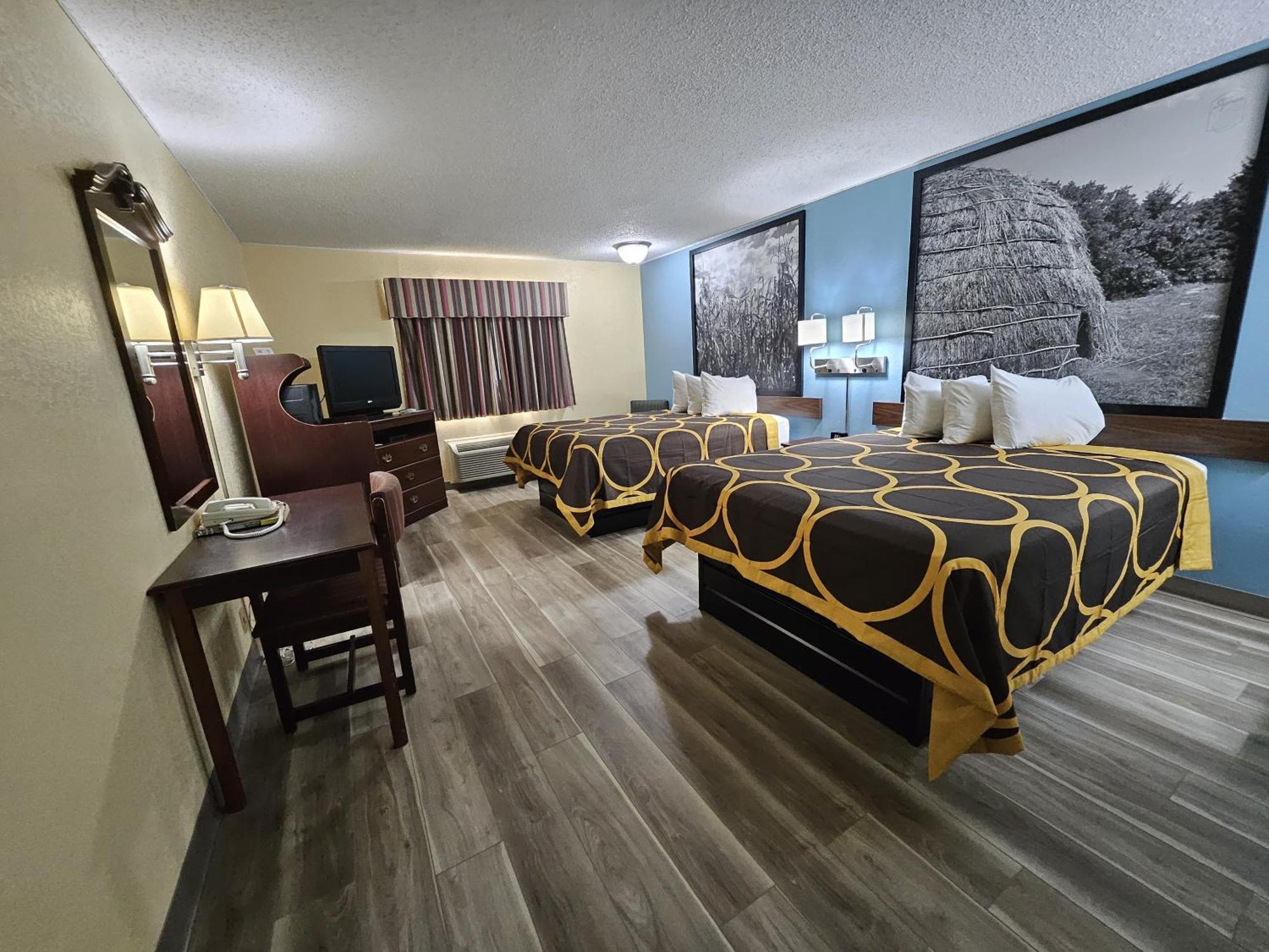Hotel Super 8 By Wyndham Clinton Exterior foto
